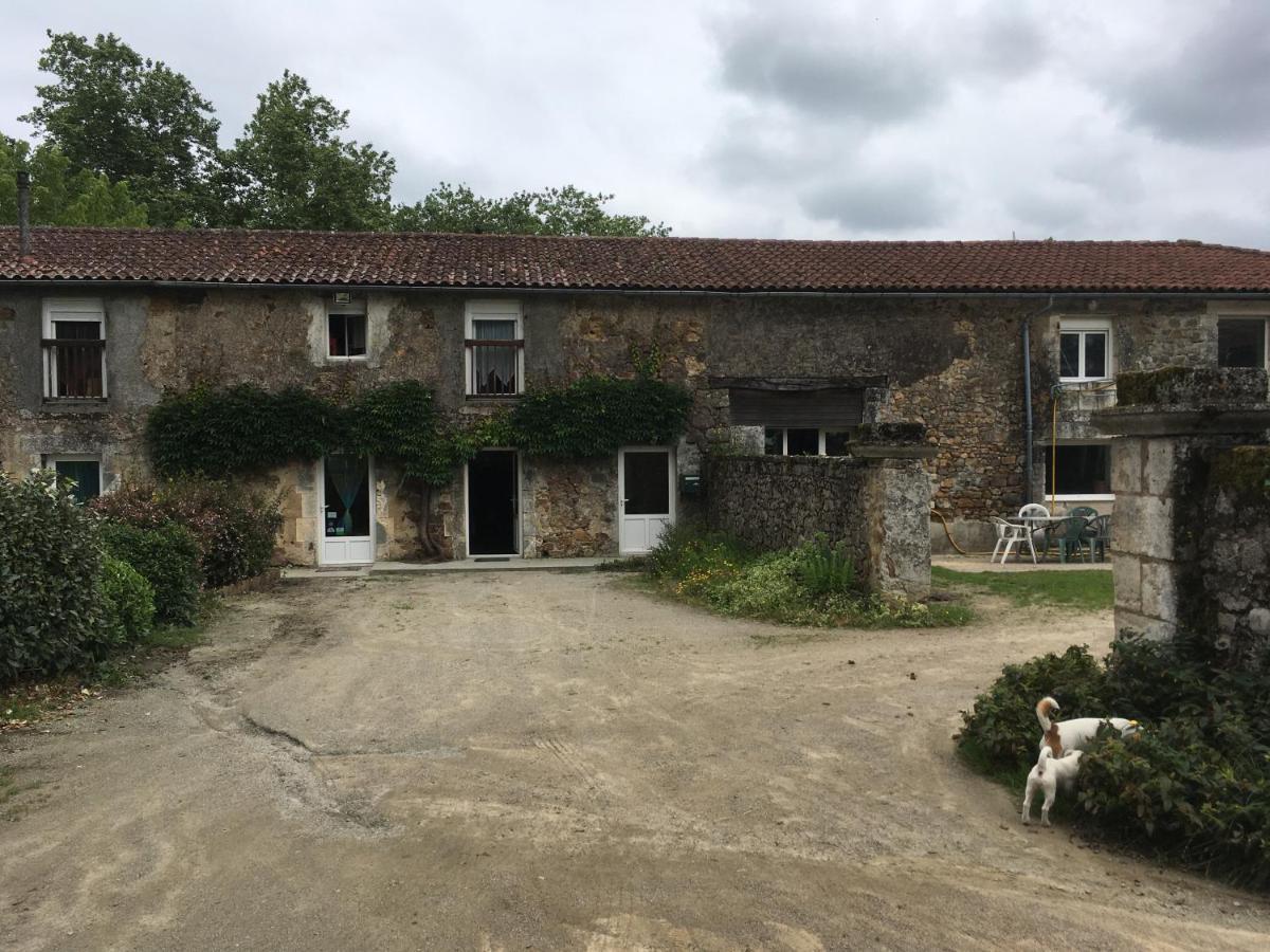 Ferme Gite Equestre En Charente Confolens Luaran gambar