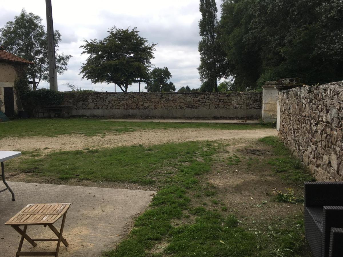 Ferme Gite Equestre En Charente Confolens Luaran gambar