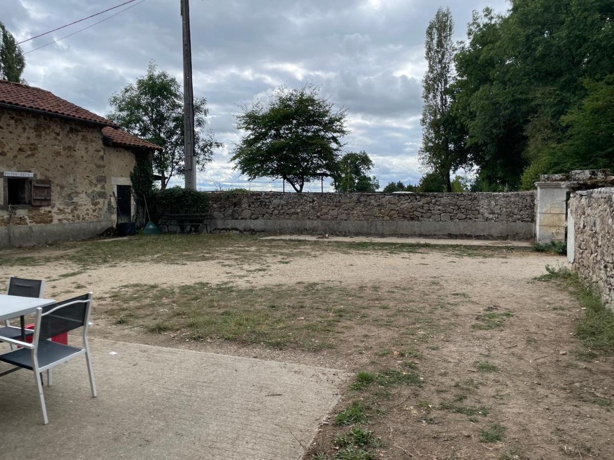 Ferme Gite Equestre En Charente Confolens Luaran gambar