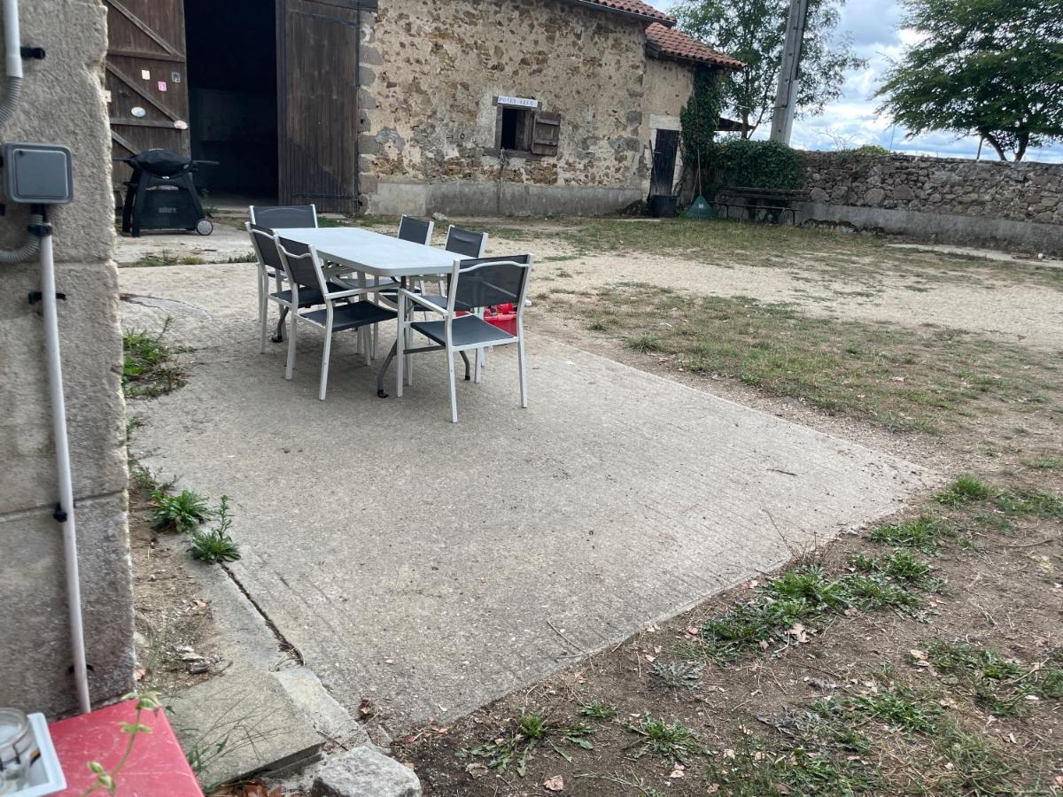 Ferme Gite Equestre En Charente Confolens Luaran gambar