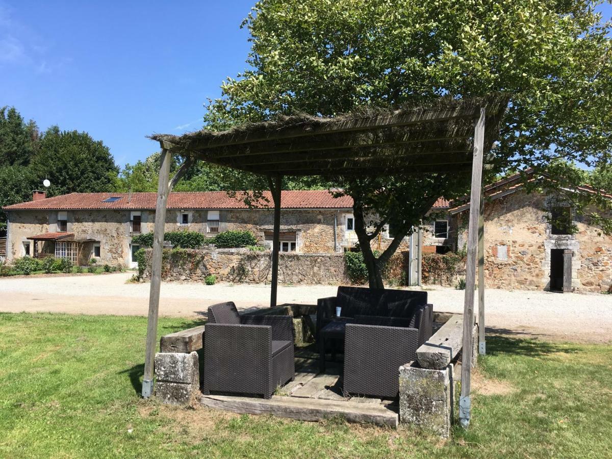 Ferme Gite Equestre En Charente Confolens Luaran gambar