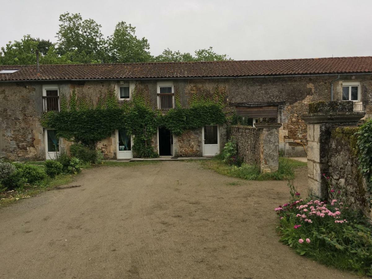 Ferme Gite Equestre En Charente Confolens Luaran gambar